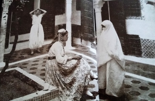 Femmes des environs de la capitale au début du xxe siècle